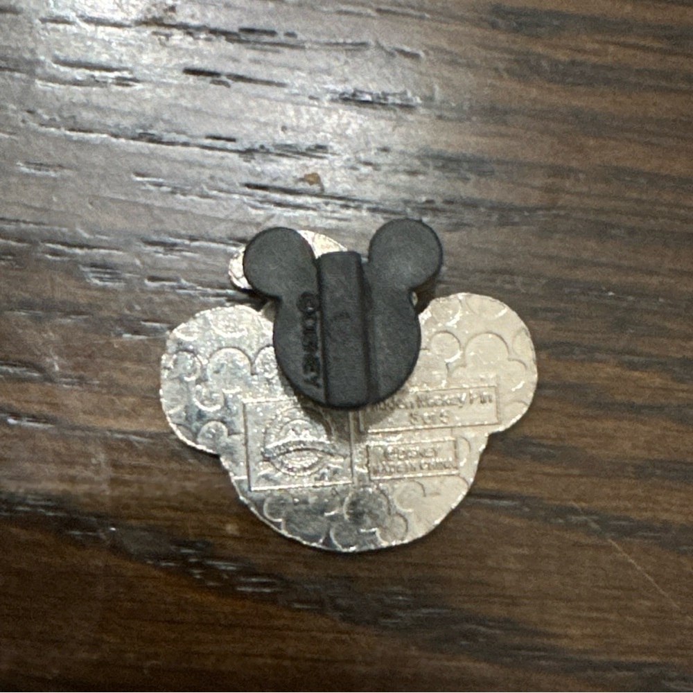 Disney Pin WDW 2013 Hidden Mickey Series - Duffy's Hats - Dumbo - Picture 2 of 2